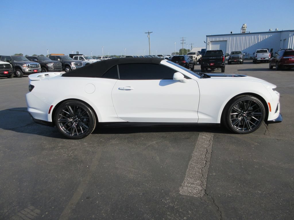 Certified 2022 Chevrolet Camaro ZL1 RWD image 5