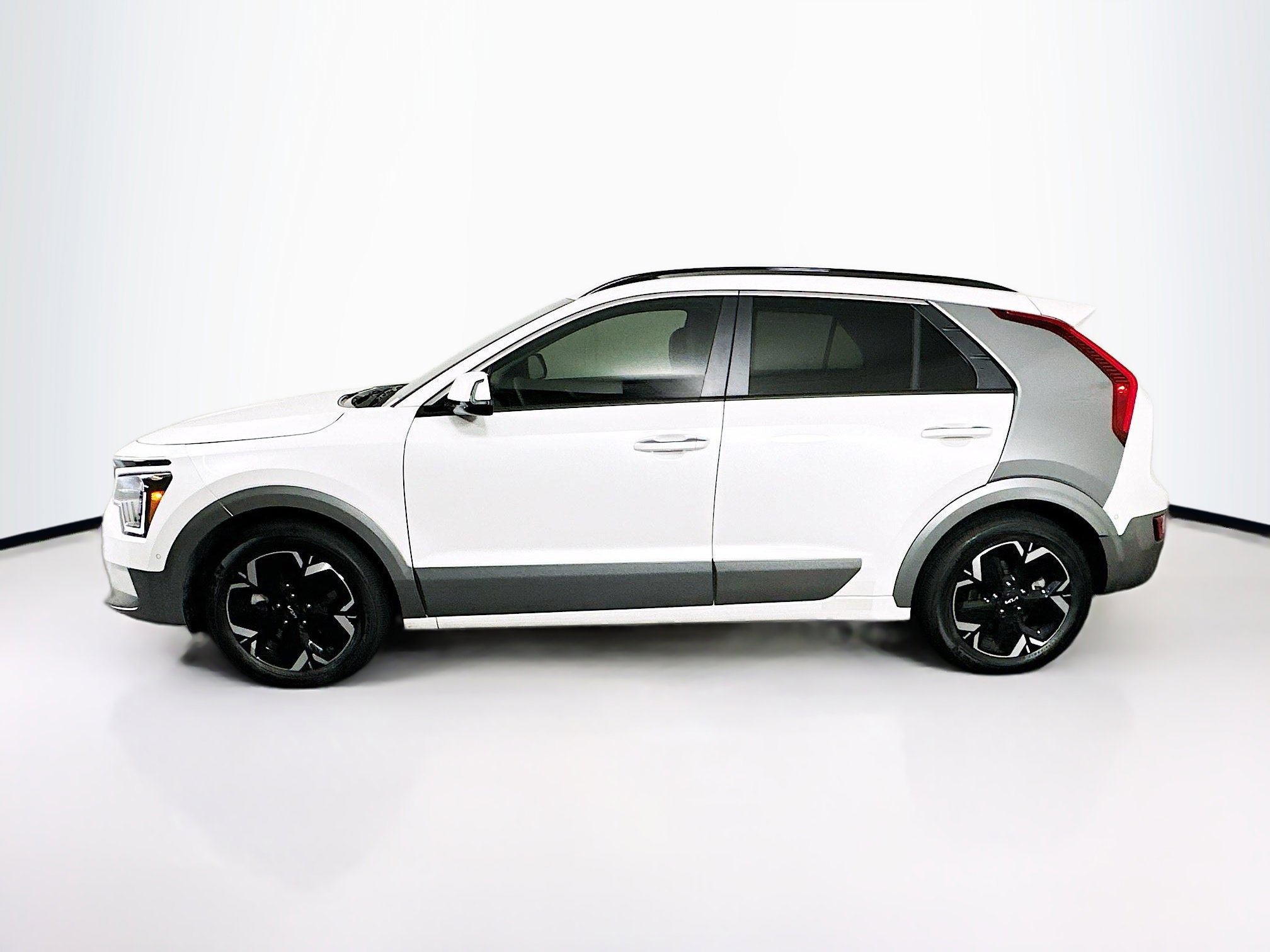 Used 2023 Kia Niro Wave FWD image 4
