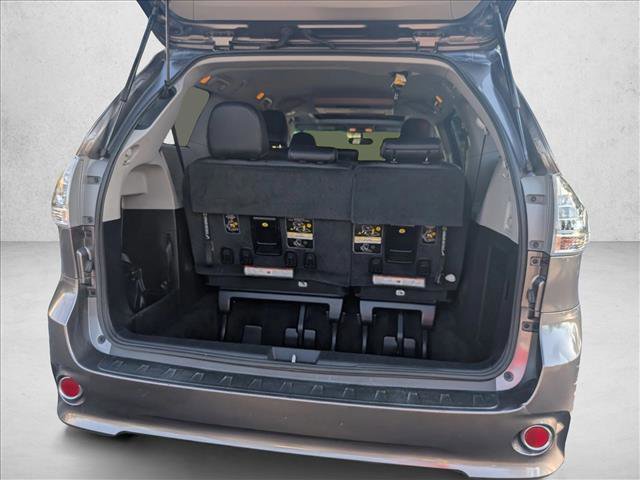 Used 2017 Toyota Sienna SE Premium image 7
