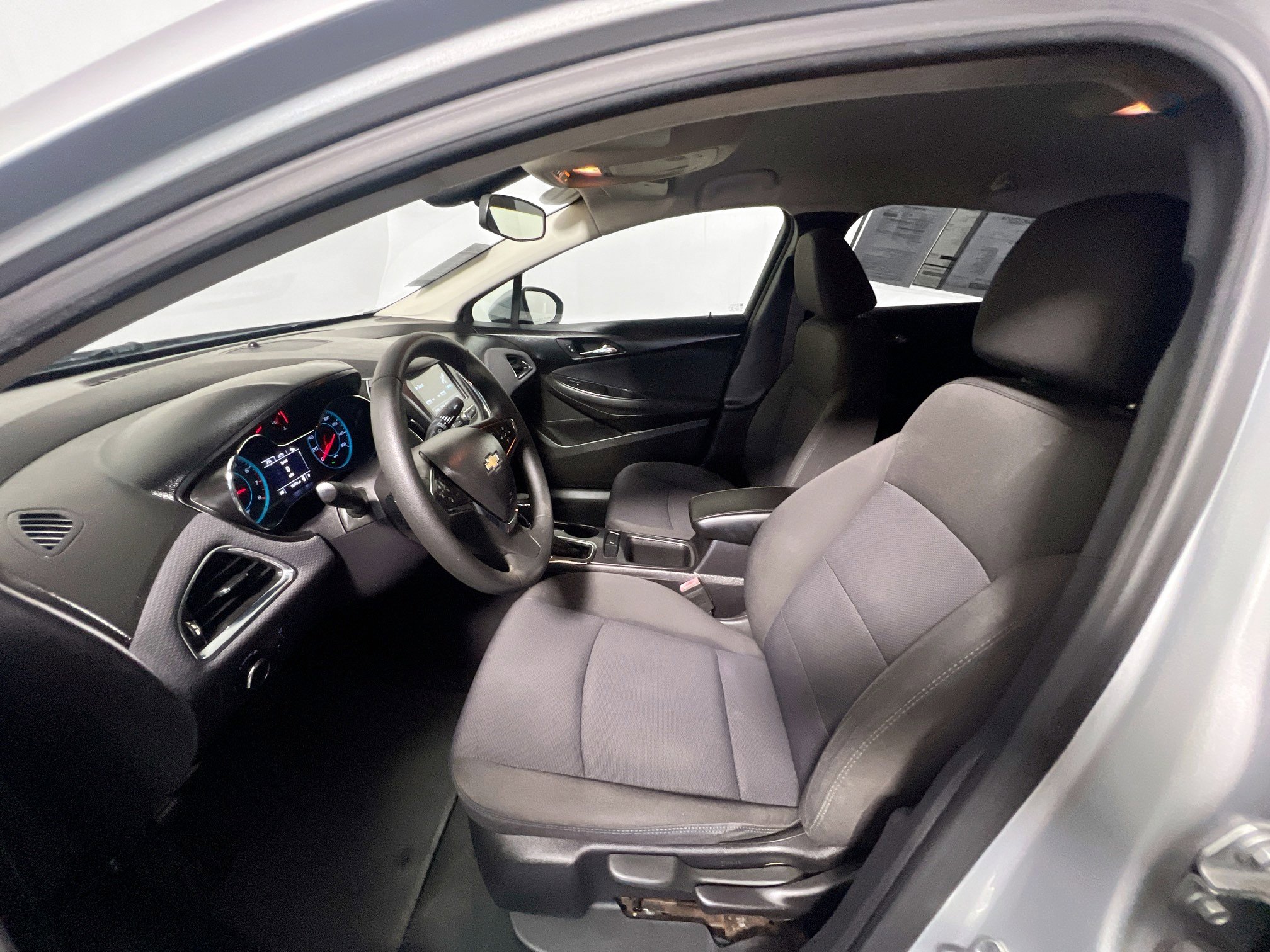 Used 2017 Chevrolet Cruze LT FWD image 13