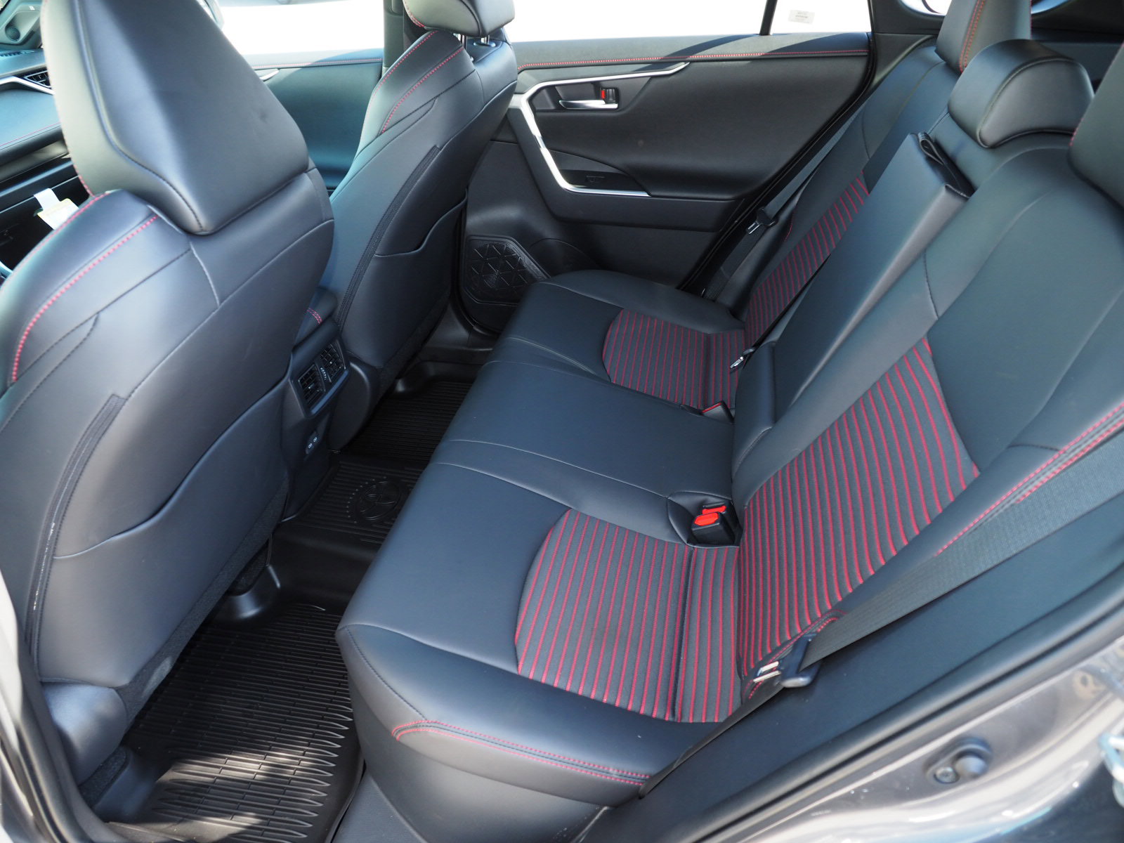 Used 2025 Toyota RAV4 XSE image 13