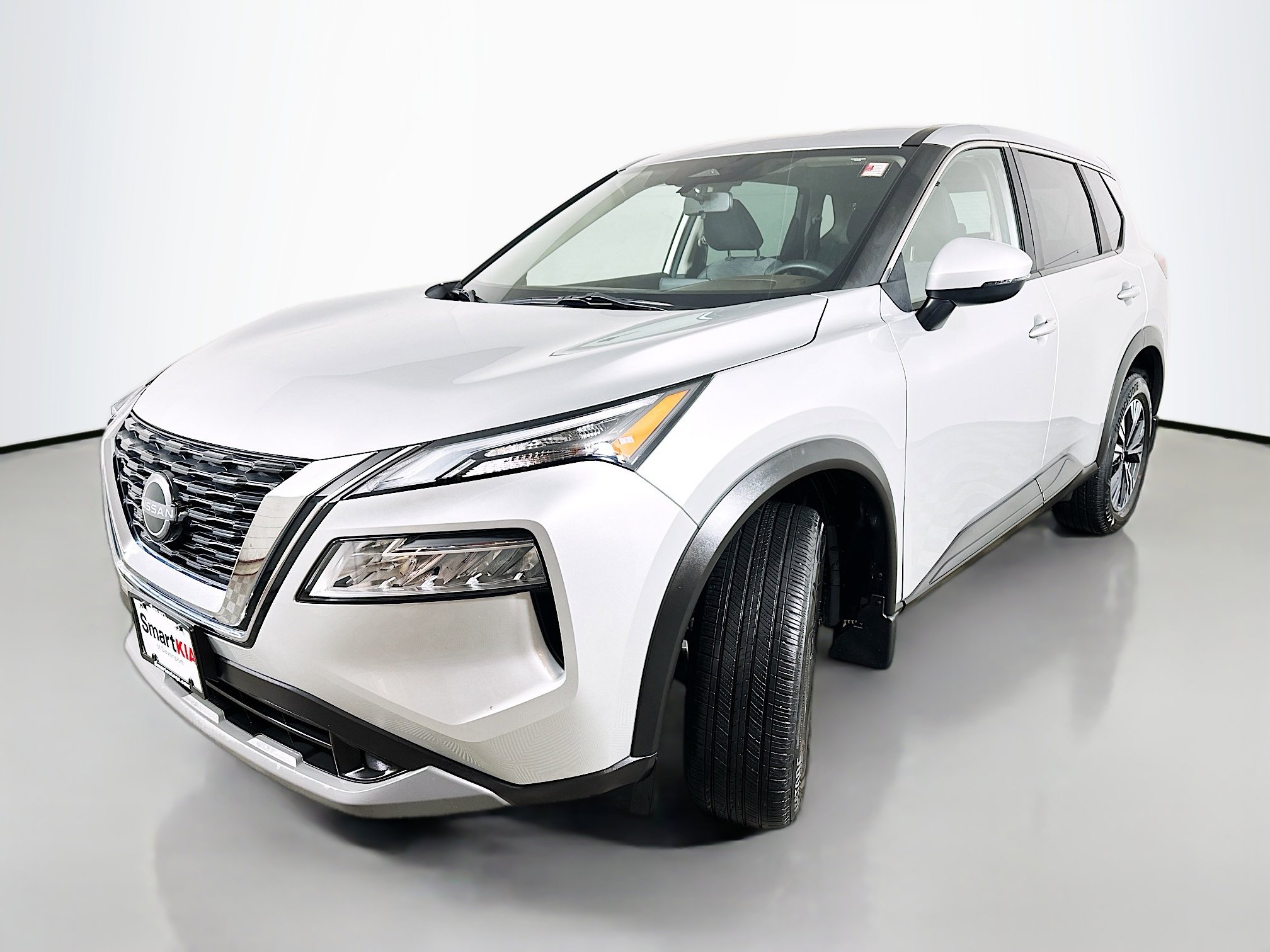 Used 2023 Nissan Rogue SV AWD/4WD image 3