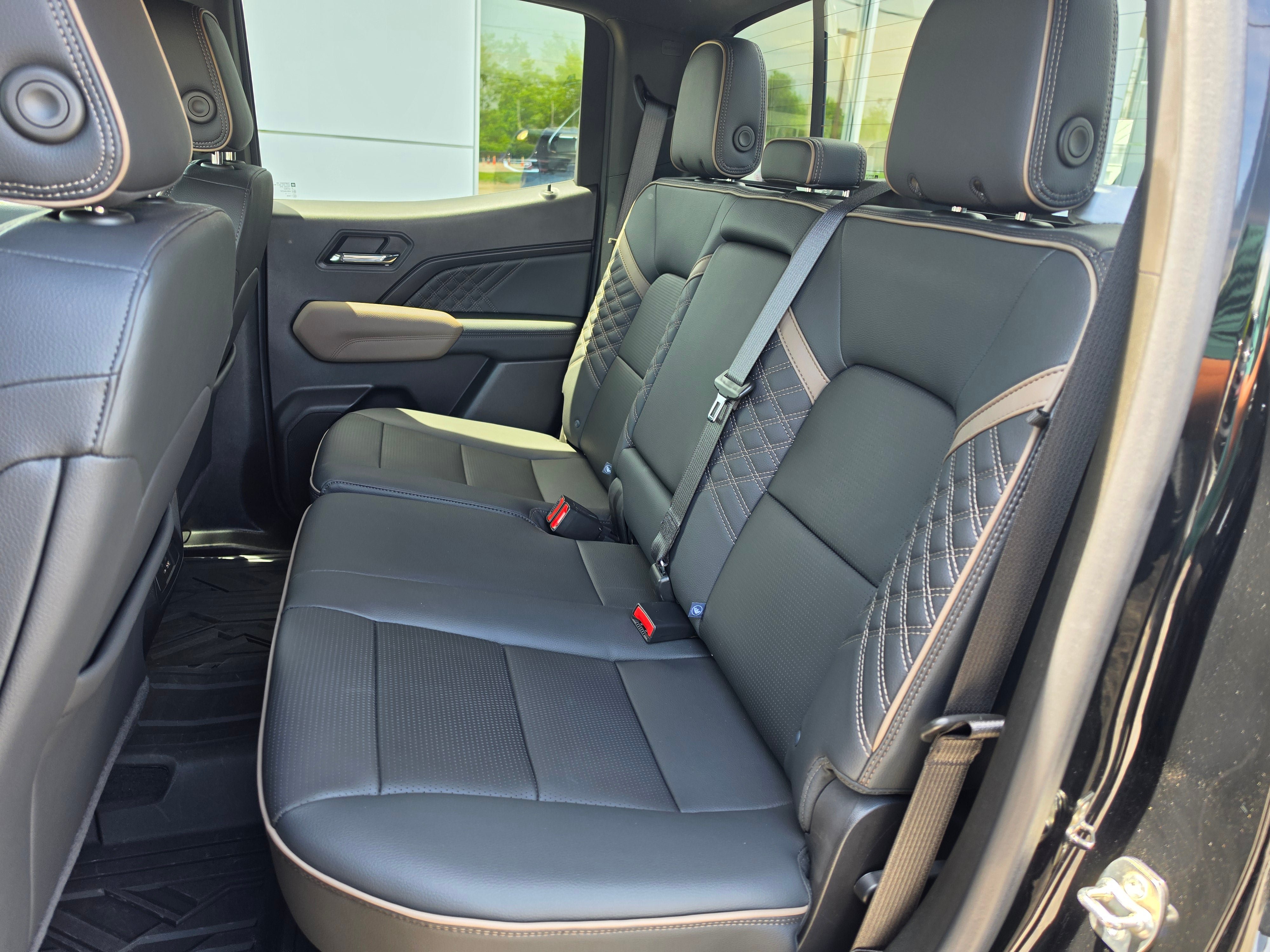 Used 2024 GMC Canyon Denali AWD/4WD image 10
