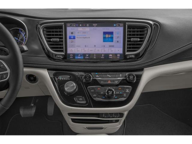 Used 2024 Chrysler Pacifica Select image 13