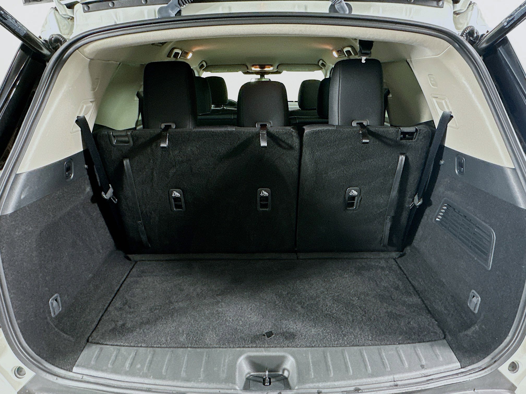 Used 2025 Nissan Pathfinder SV image 29