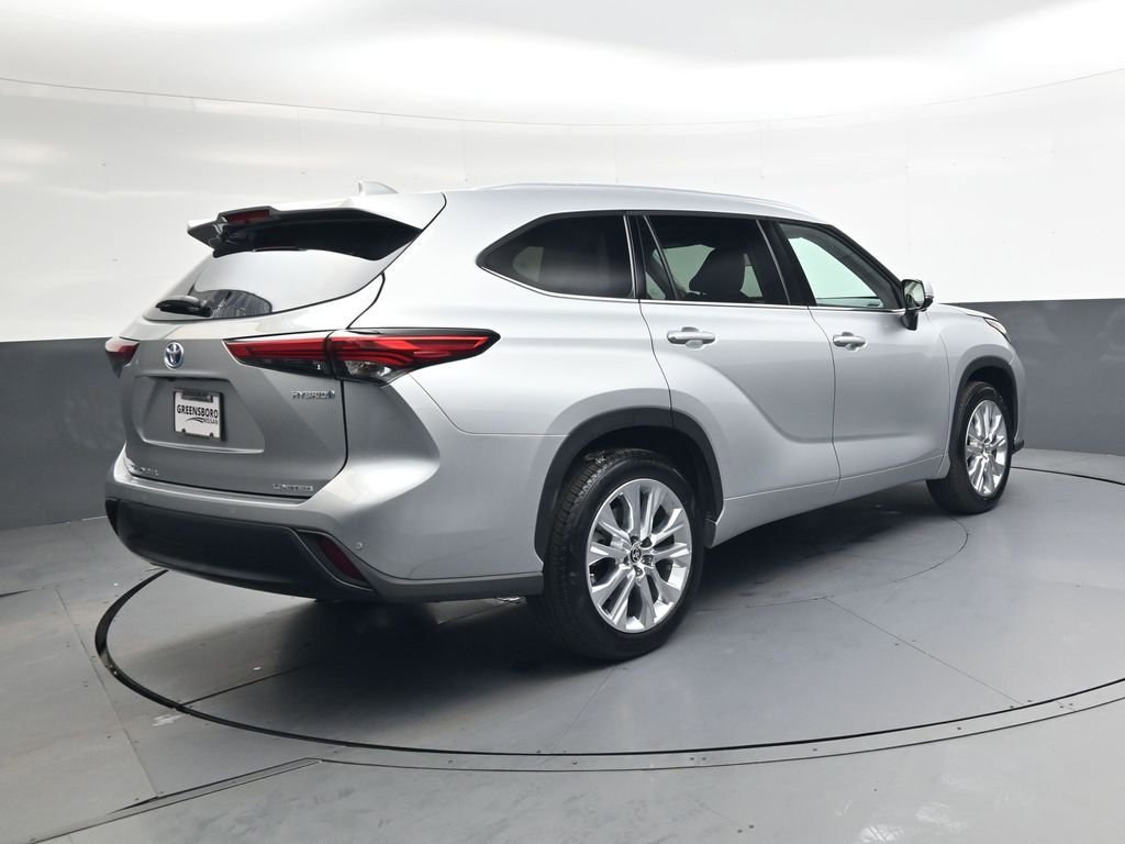 Used 2023 Toyota Highlander Limited image 4