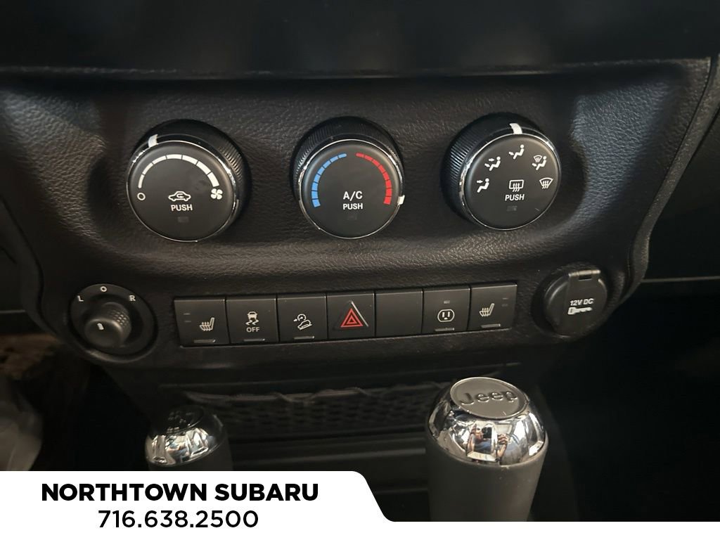 Used 2016 Jeep Wrangler Unlimited Sahara w/ Connectivity Group AWD/4WD image 11