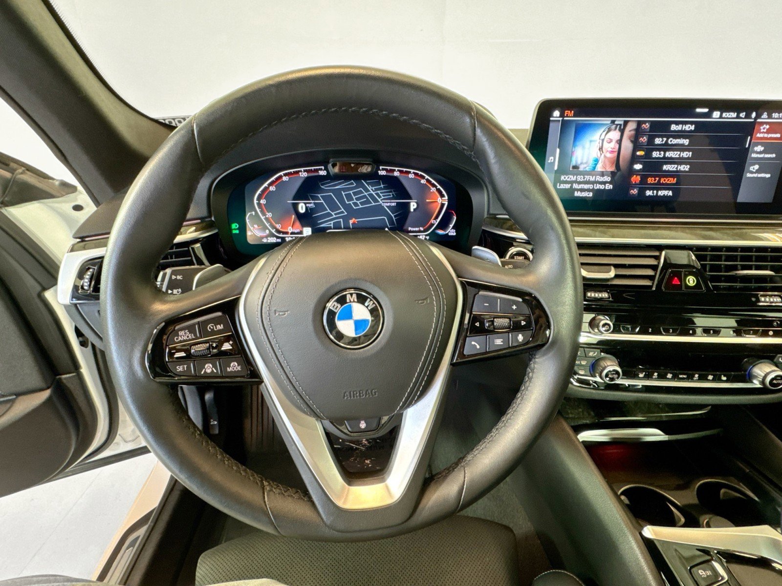 Used 2023 BMW 540i w/ Premium Package image 14