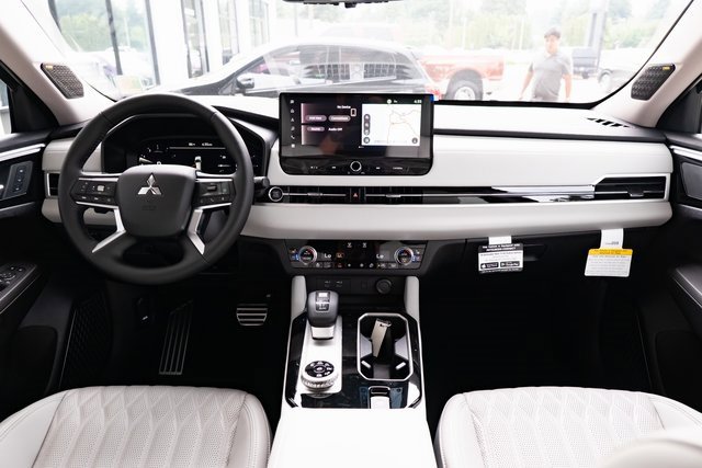 New 2025 Mitsubishi Outlander AWD image 10