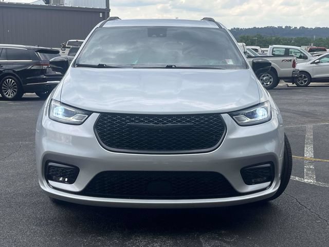 Used 2024 Chrysler Pacifica Touring-L w/ S Appearance Package FWD image 9