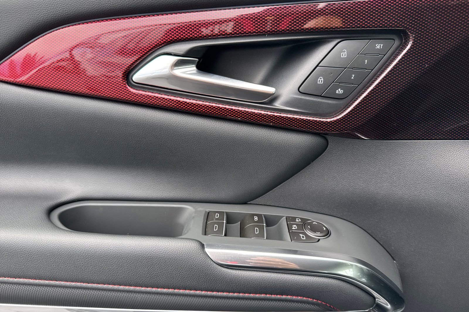New 2026 Chevrolet Traverse RS w/ LPO, Floor Liner Package AWD/4WD image 10