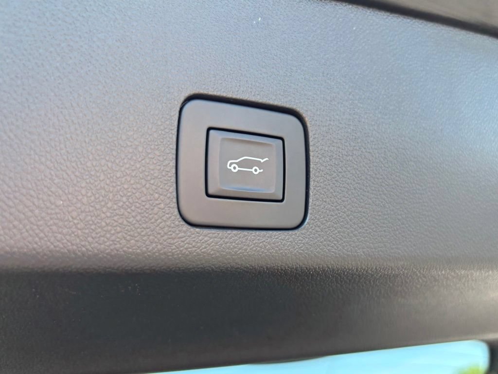 Used 2024 Buick Encore GX Avenir w/ Avenir Technology Package FWD image 22
