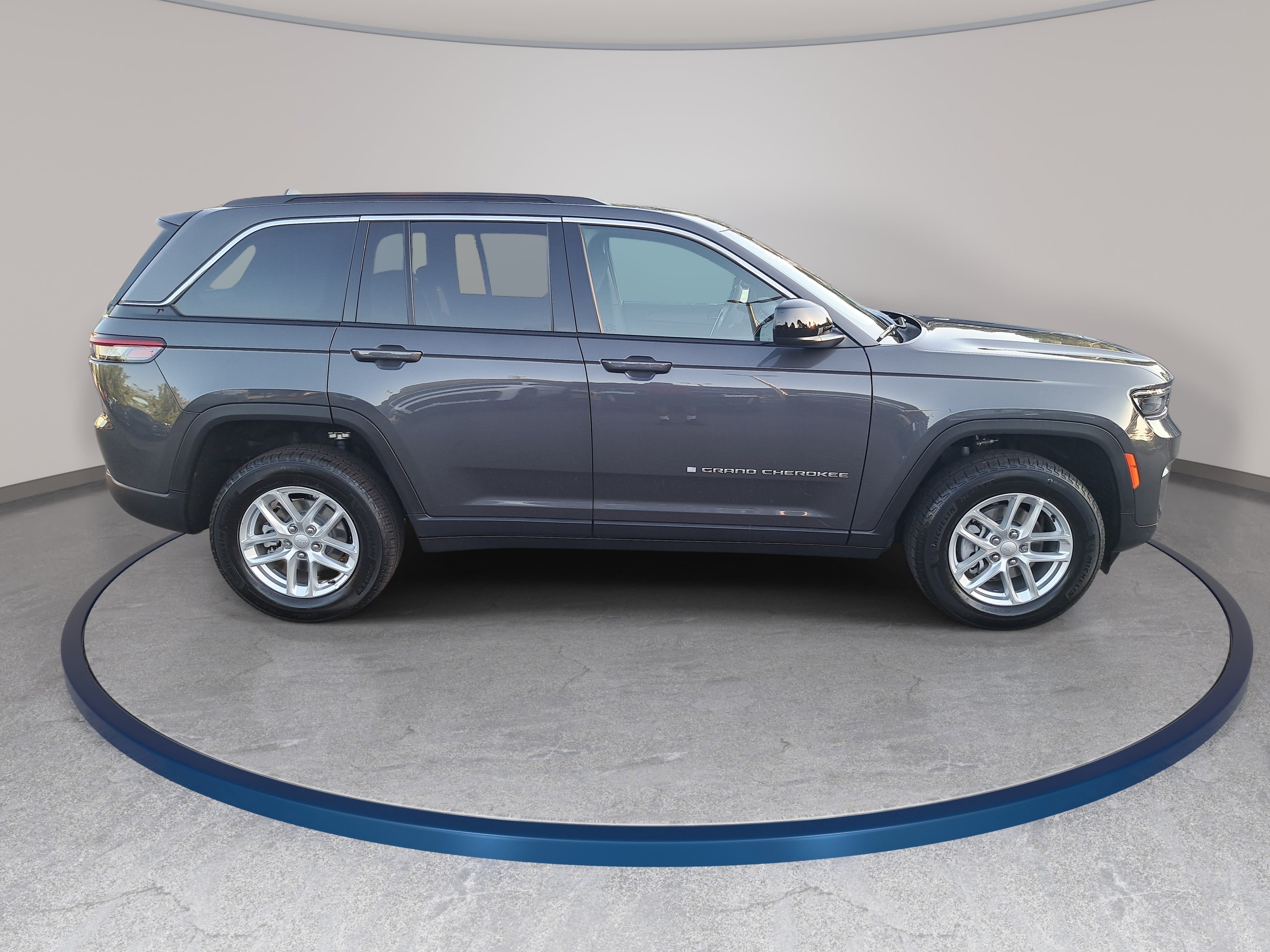 New 2026 Jeep Grand Cherokee Laredo AWD/4WD image 4