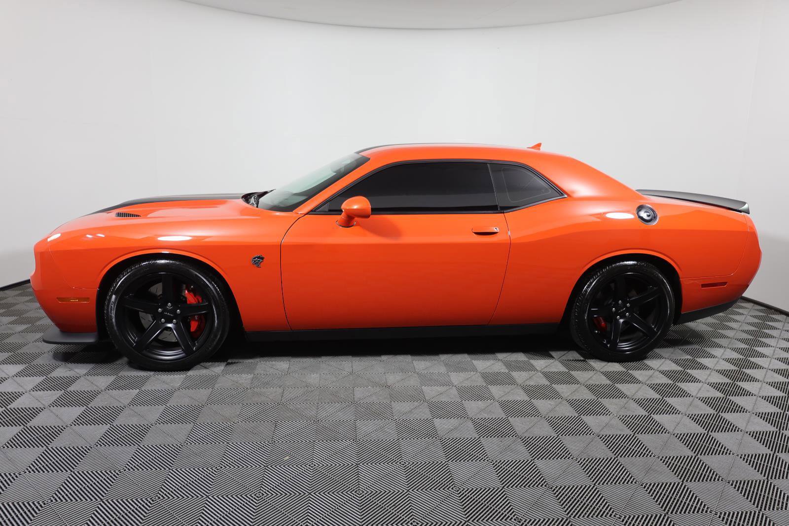 Used 2017 Dodge Challenger SRT Hellcat RWD image 8