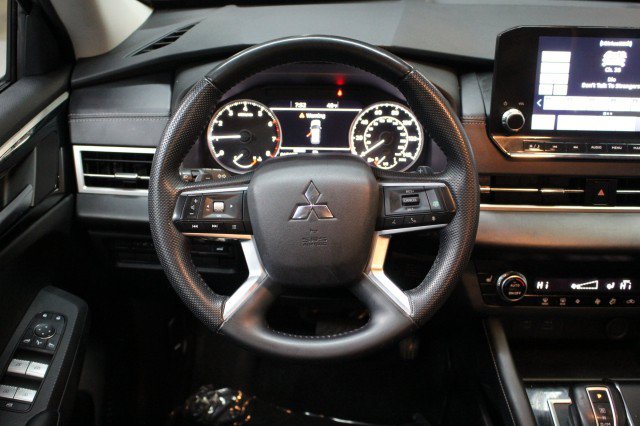 Used 2023 Mitsubishi Outlander SE FWD image 25
