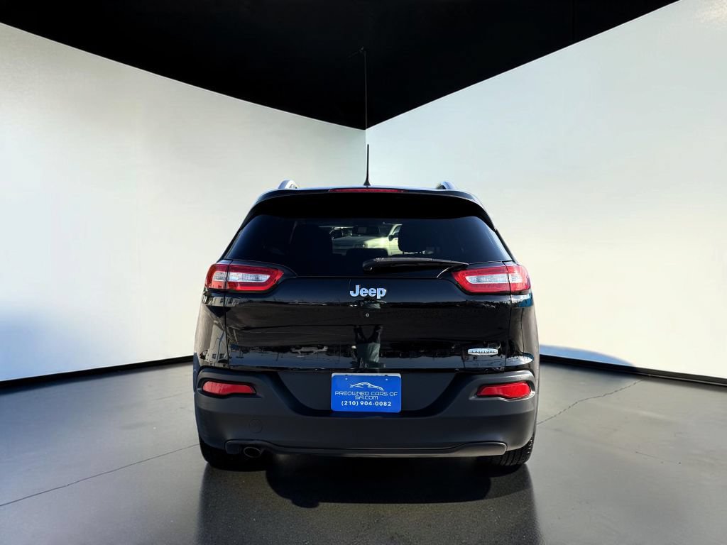 Used 2018 Jeep Cherokee Latitude FWD image 4