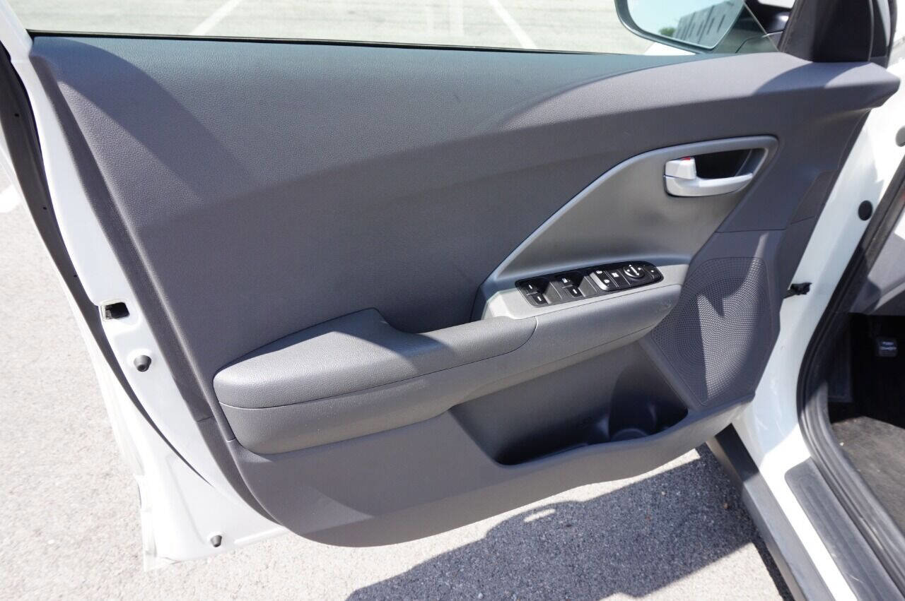 Used 2017 Kia Niro FE image 12