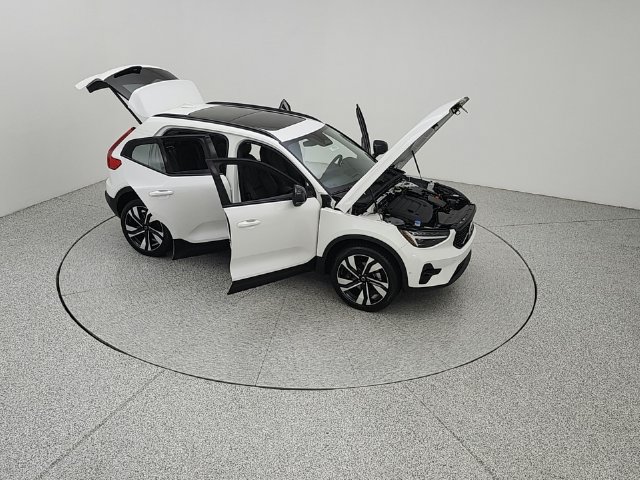 Certified 2025 Volvo XC40 B5 Ultra AWD/4WD image 22