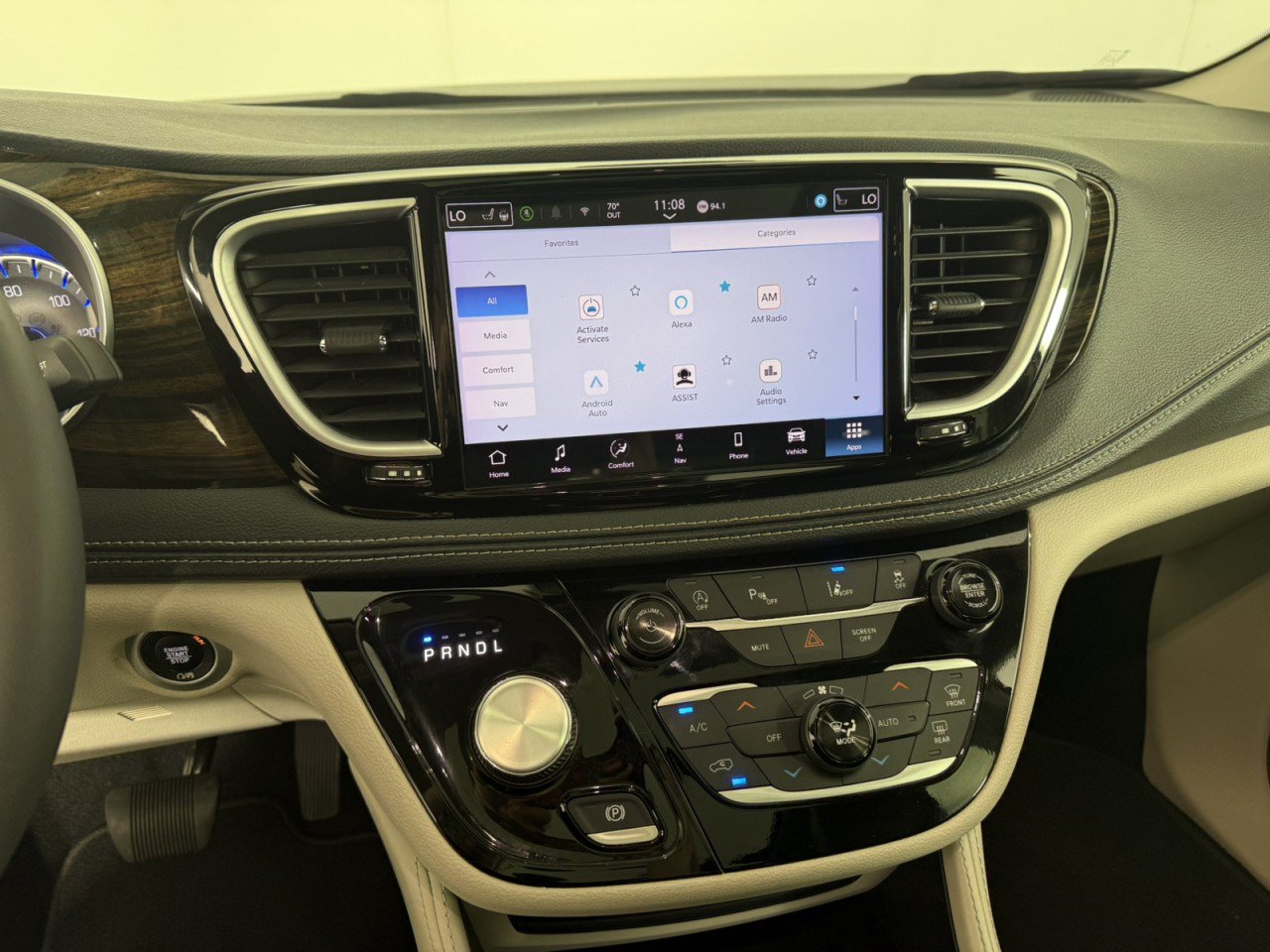 Used 2024 Chrysler Pacifica Limited FWD image 21