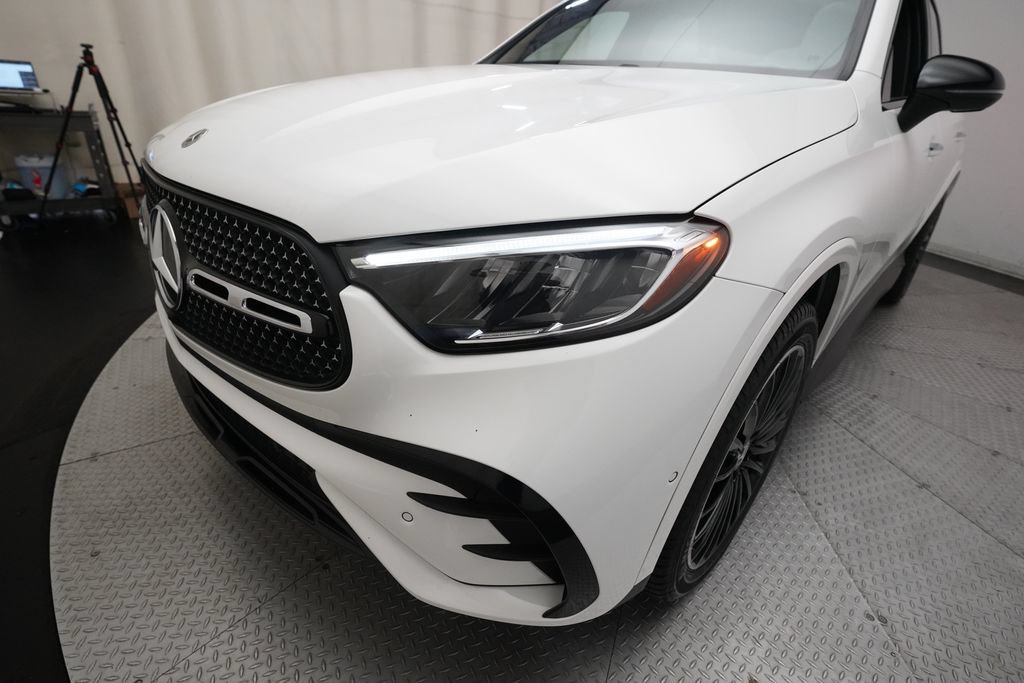 Used 2025 Mercedes-Benz GLC 300 4MATIC image 23