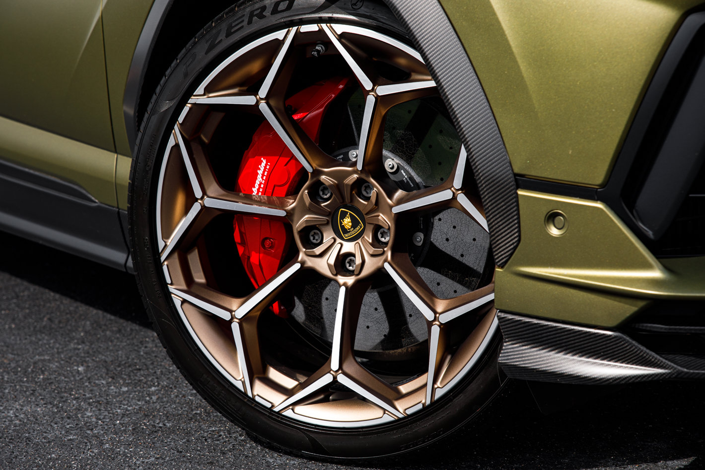 Used 2024 Lamborghini Urus Performante AWD/4WD image 40