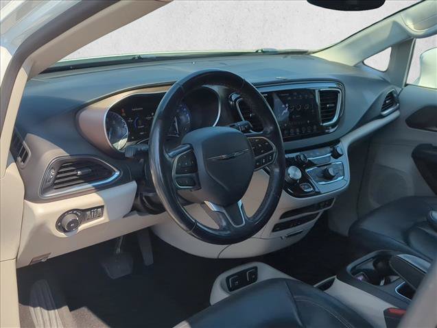 Used 2019 Chrysler Pacifica Touring-L Plus w/ Advanced Safetytec Group FWD image 12