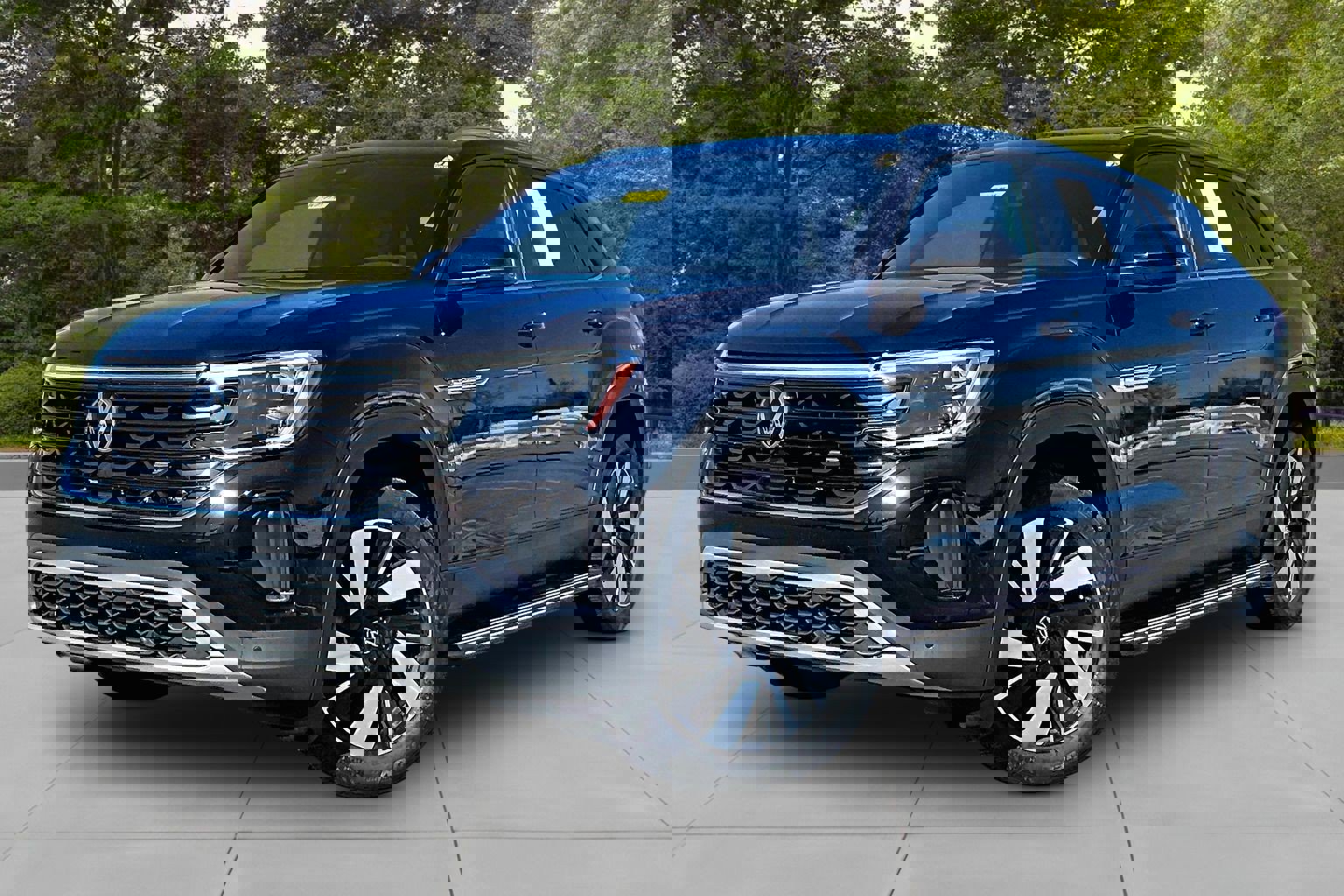 Used 2024 Volkswagen Atlas Cross Sport SE w/ Panoramic Sunroof Package image 3