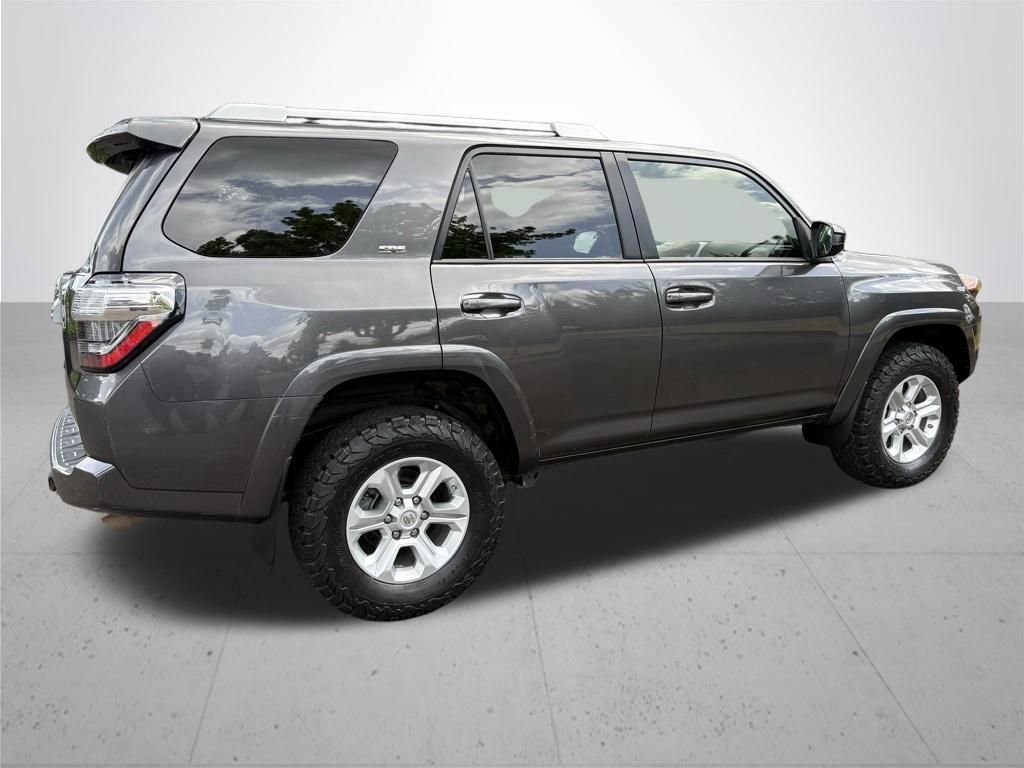 Used 2018 Toyota 4Runner SR5 AWD/4WD image 6