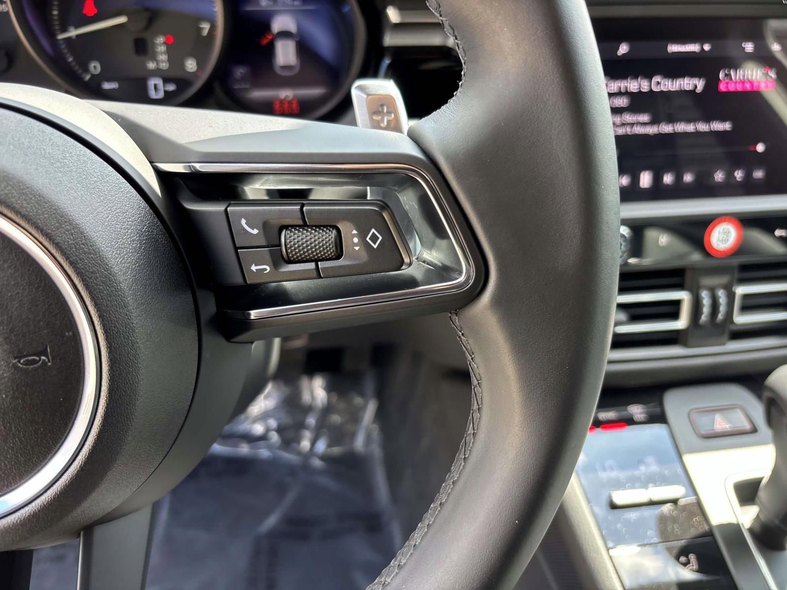 Used 2025 Porsche Macan image 28