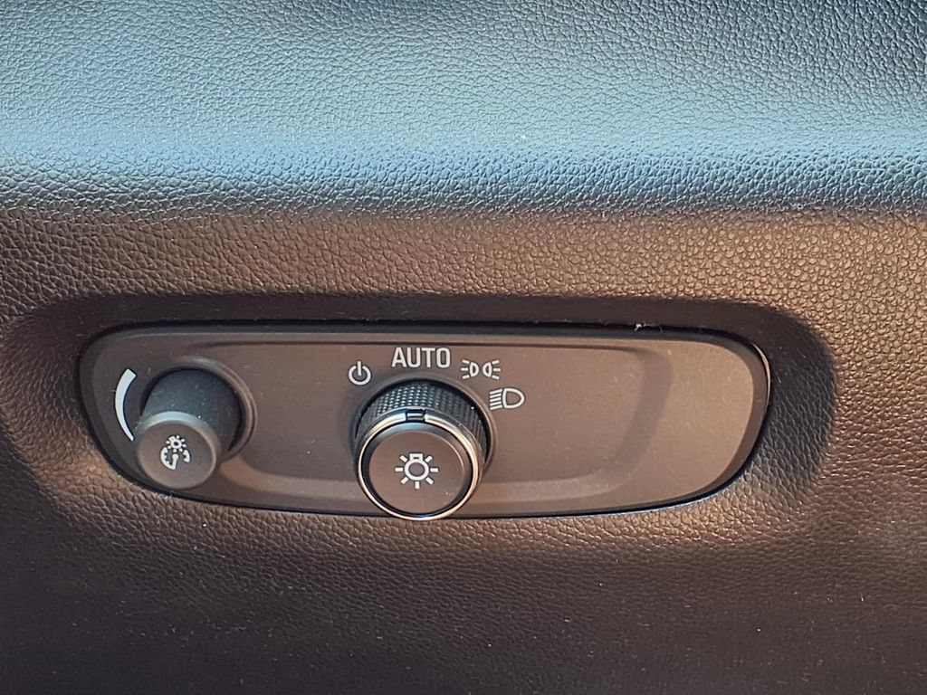 Used 2019 Chevrolet Traverse LS FWD image 21