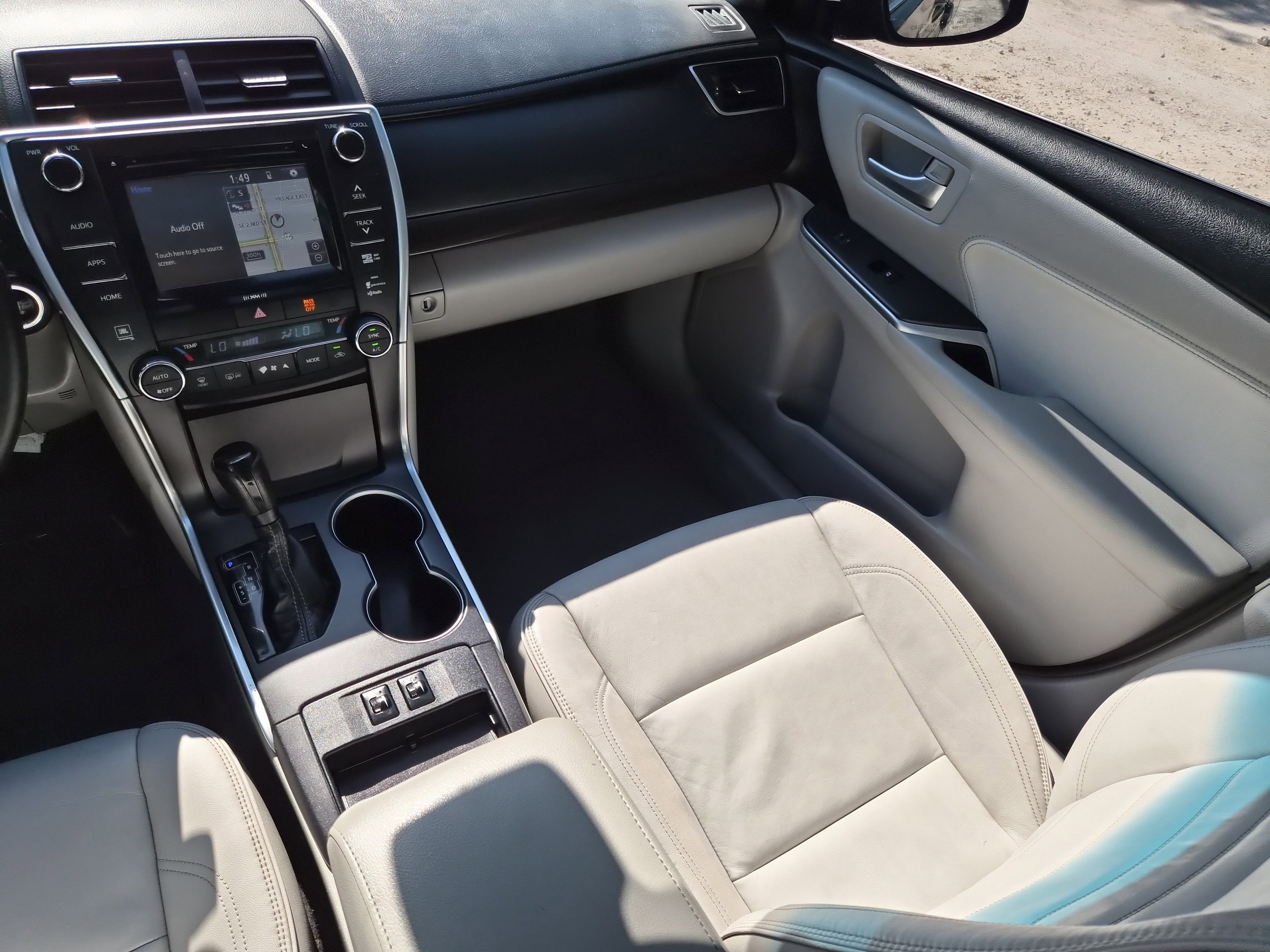 Used 2016 Toyota Camry XLE w/ Moonroof Package image 13