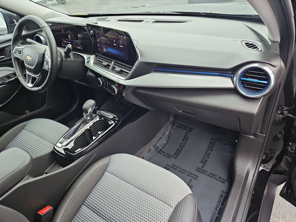 Certified 2025 Chevrolet Trax LT w/ LT Convenience Package image 29