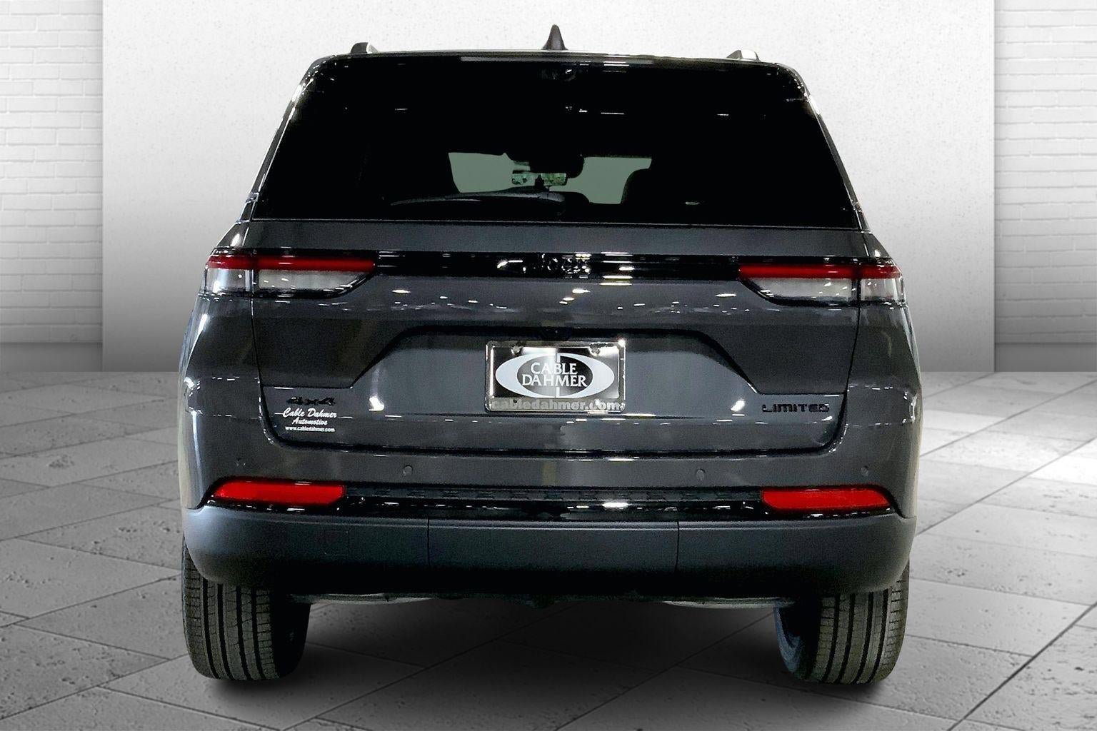 New 2025 Jeep Grand Cherokee Limited w/ Luxury Tech Group II AWD/4WD image 4