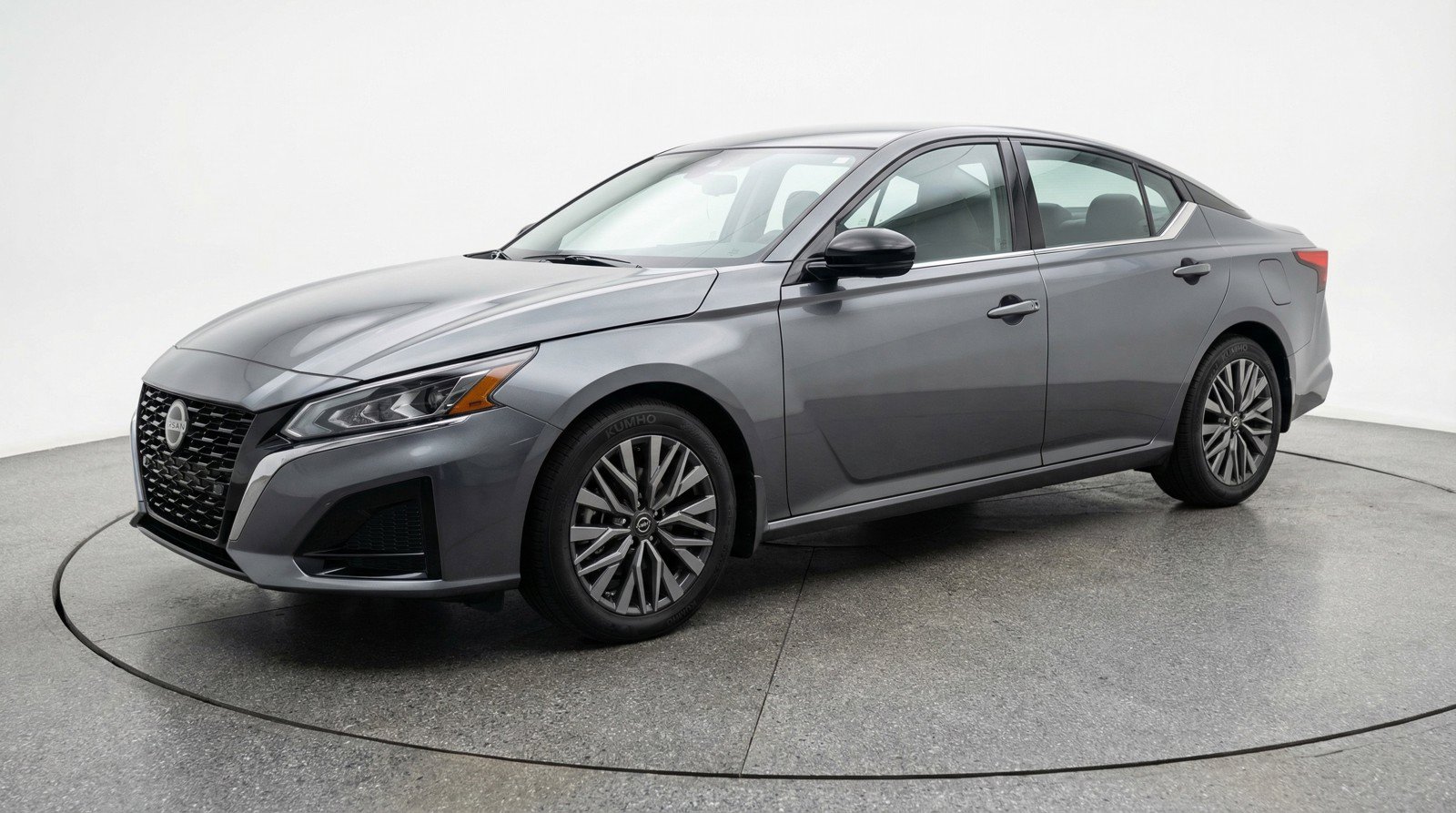 Used 2025 Nissan Altima 2.5 SV FWD image 3