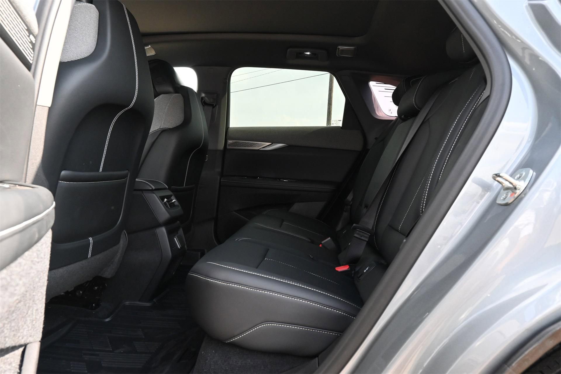 New 2026 Cadillac Optiq Sport 1 w/ LPO, Floor Liner Package image 20