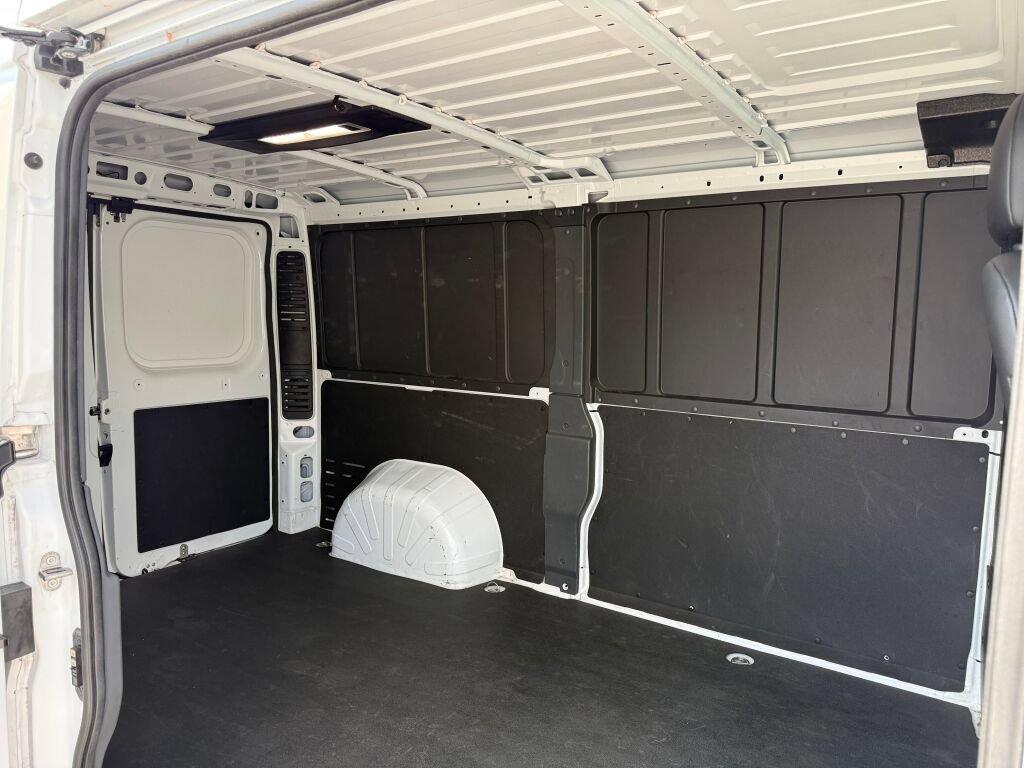 Used 2025 RAM ProMaster 2500 w/ Convenience Group FWD image 14