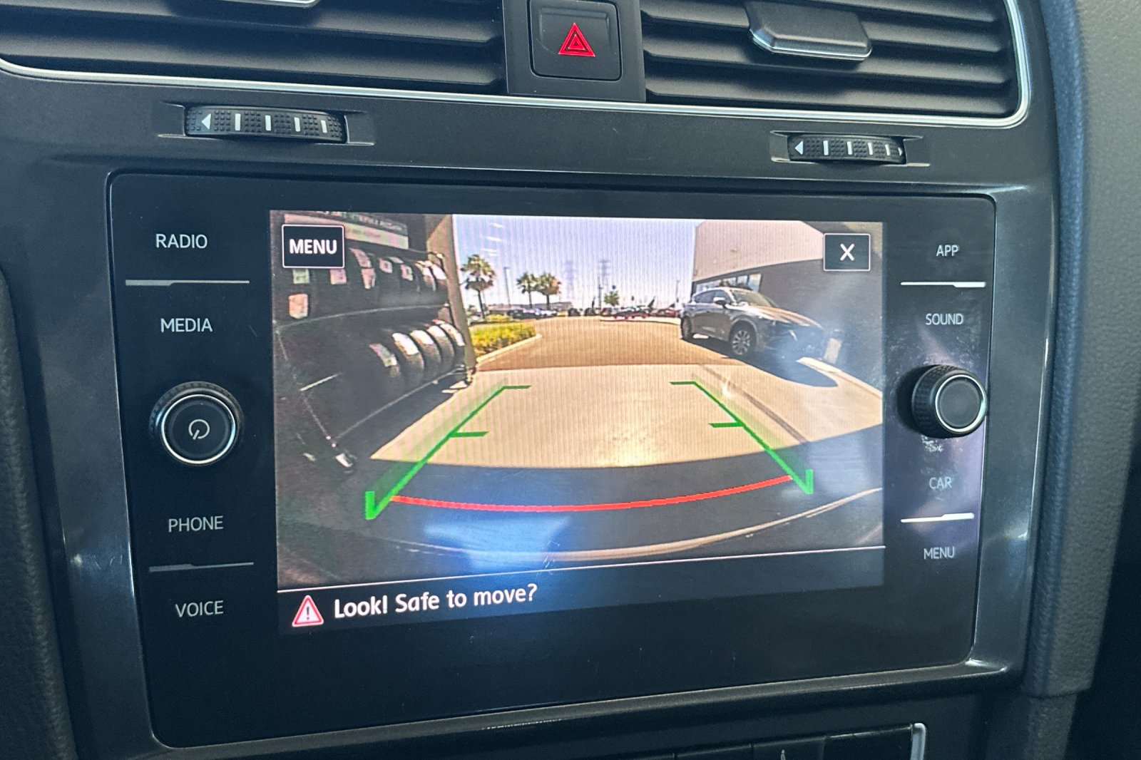 Used 2019 Volkswagen Golf SE w/ Driver Assistance Package FWD image 19