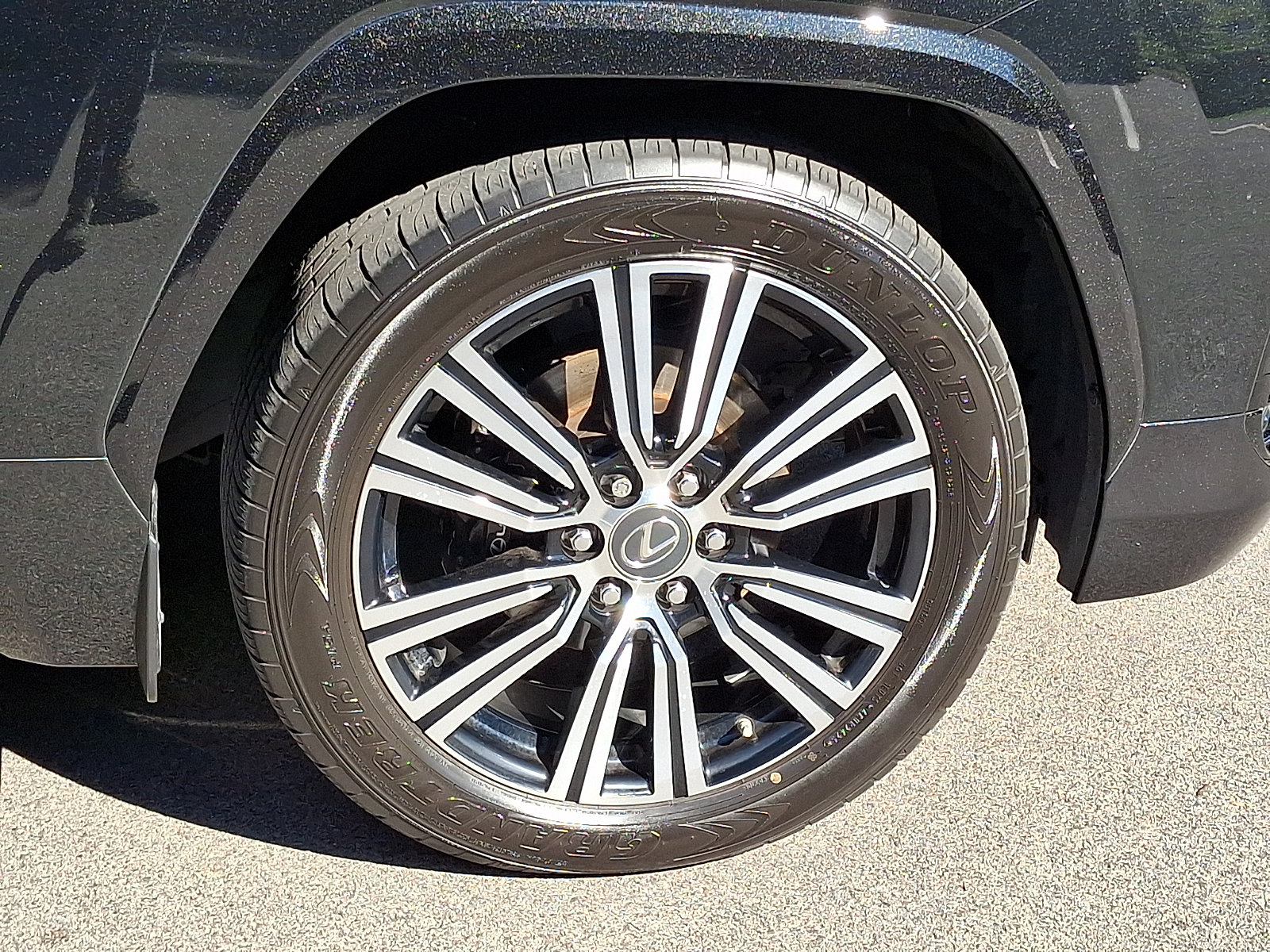 Certified 2023 Lexus LX 600 4WD w/ Appearance Package image 8