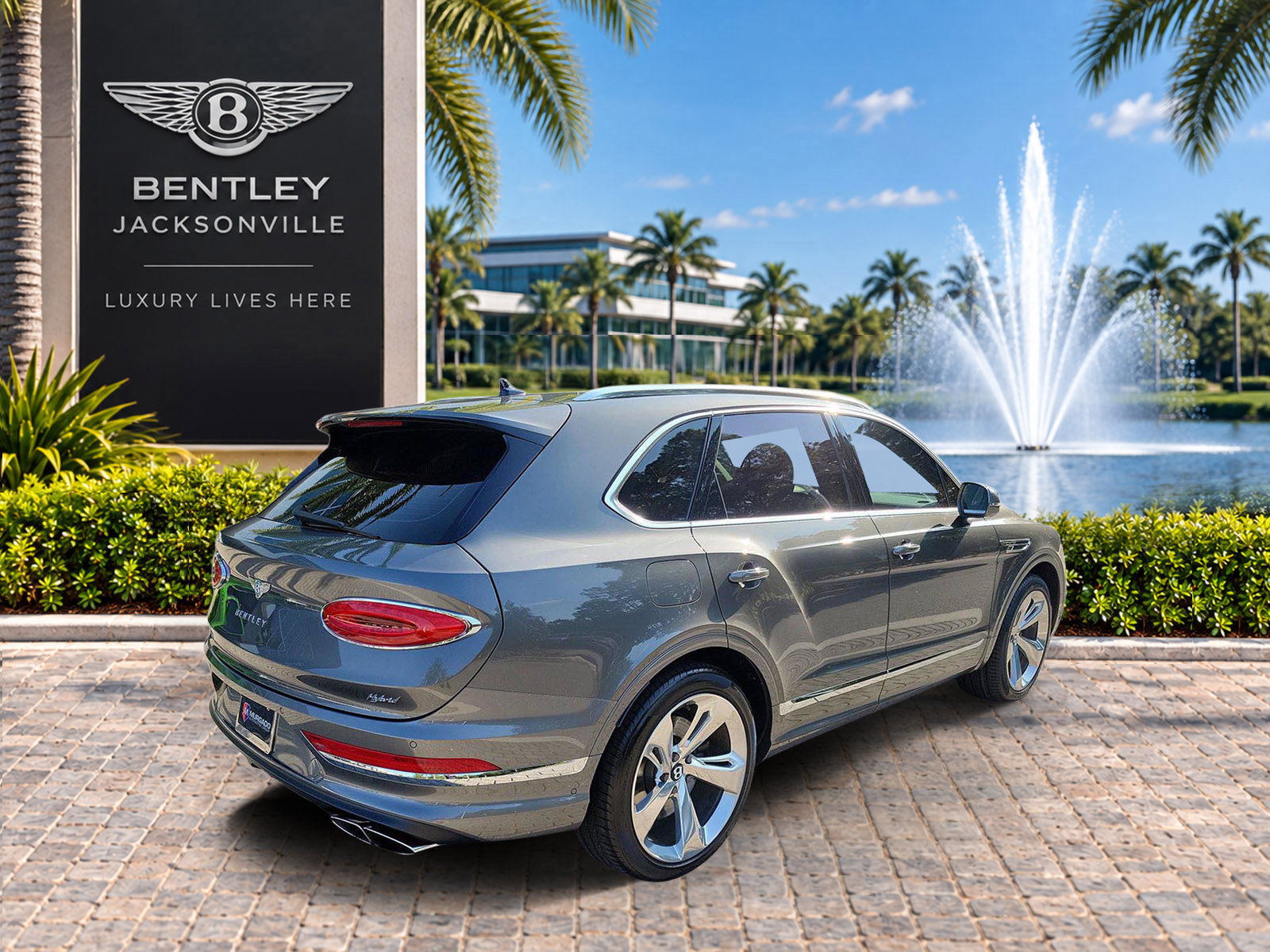 Certified 2023 Bentley Bentayga Plug-In Hybrid AWD/4WD image 5