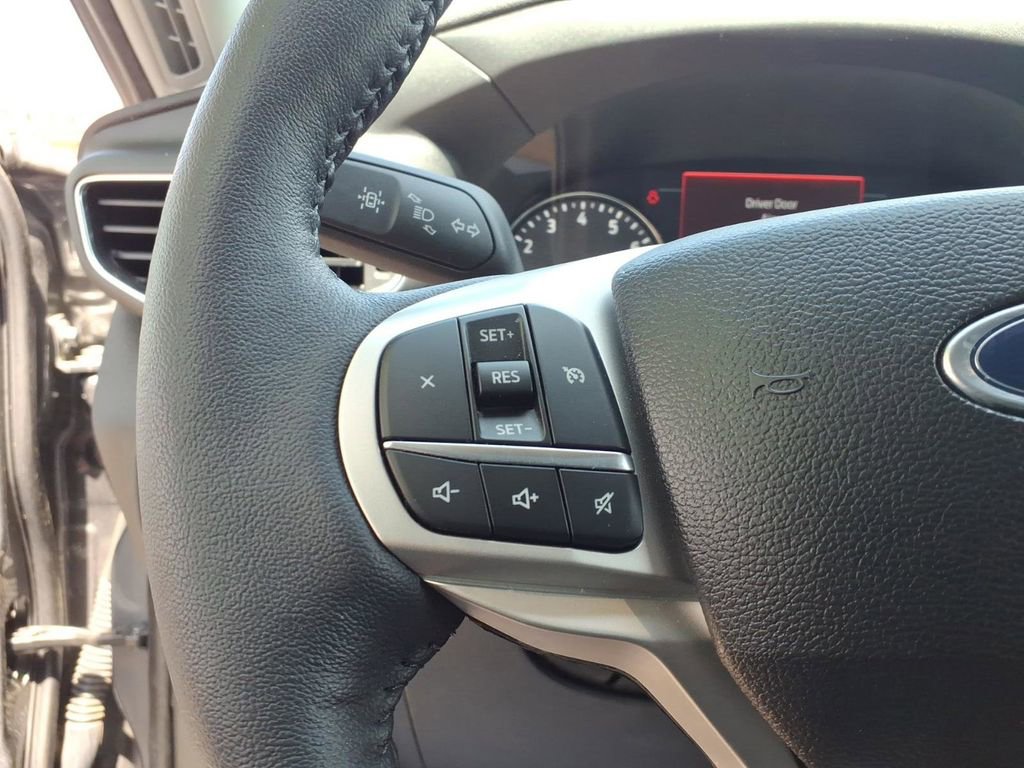 Used 2024 Ford Explorer XLT w/ Equipment Group 202A AWD/4WD image 17