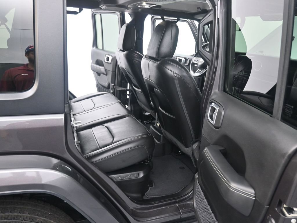 Used 2022 Jeep Wrangler Unlimited Sahara image 12