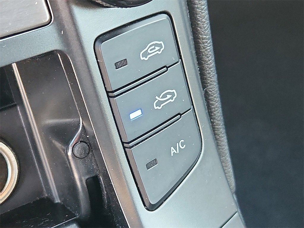 Used 2016 Hyundai Genesis 3.8 image 26