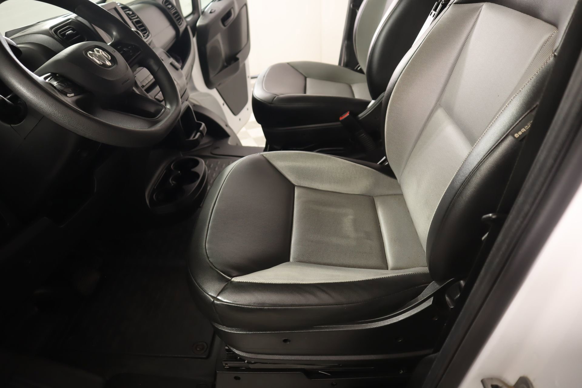Used 2023 RAM ProMaster 2500 FWD image 10