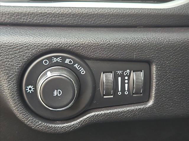 Used 2021 Chrysler Pacifica Touring FWD image 16