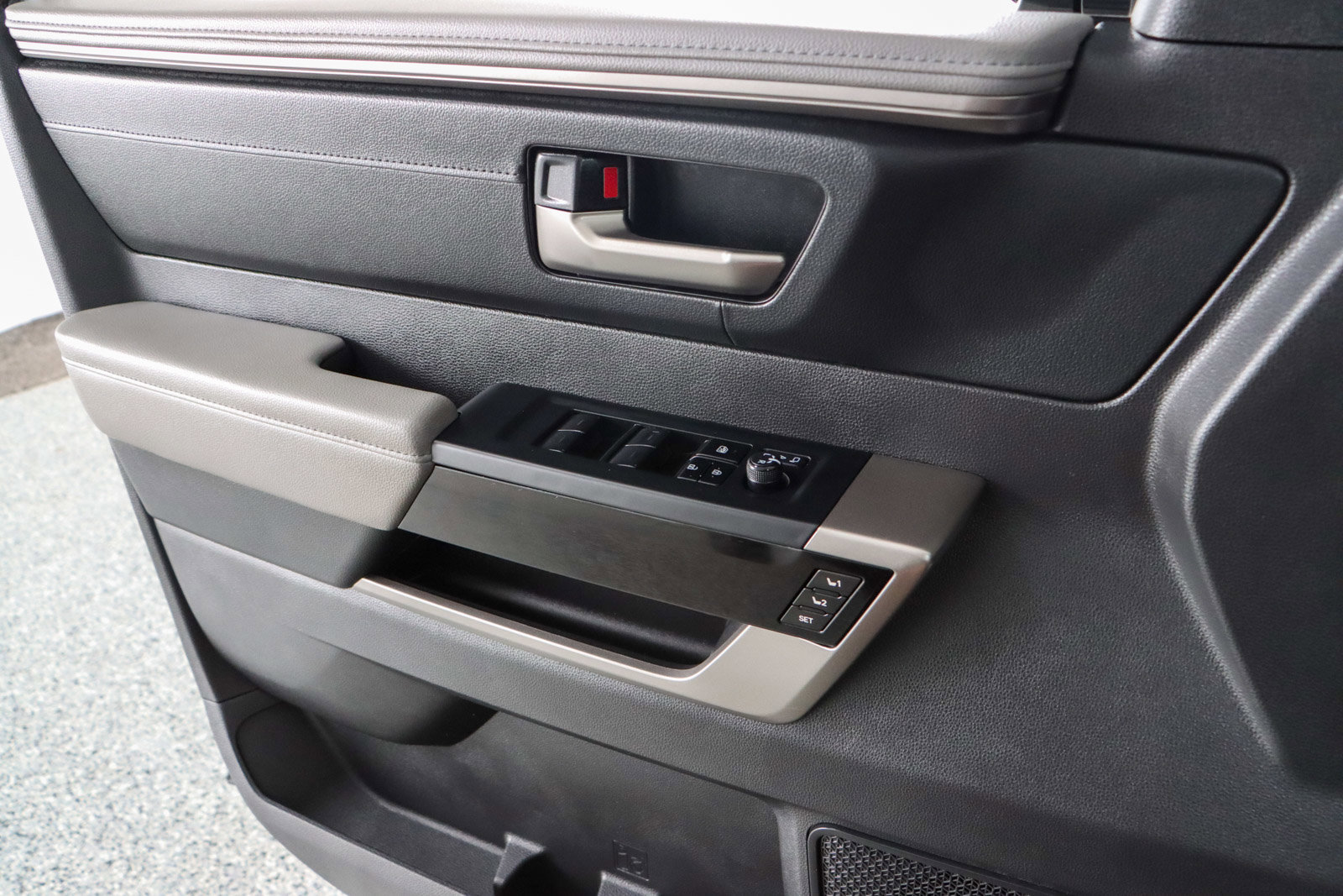 Used 2024 Toyota Tundra Limited image 23