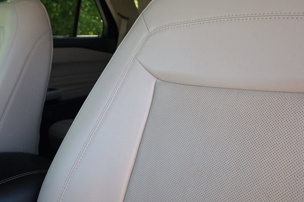 Used 2023 Ford Explorer Limited w/ Equipment Group 301A RWD image 22