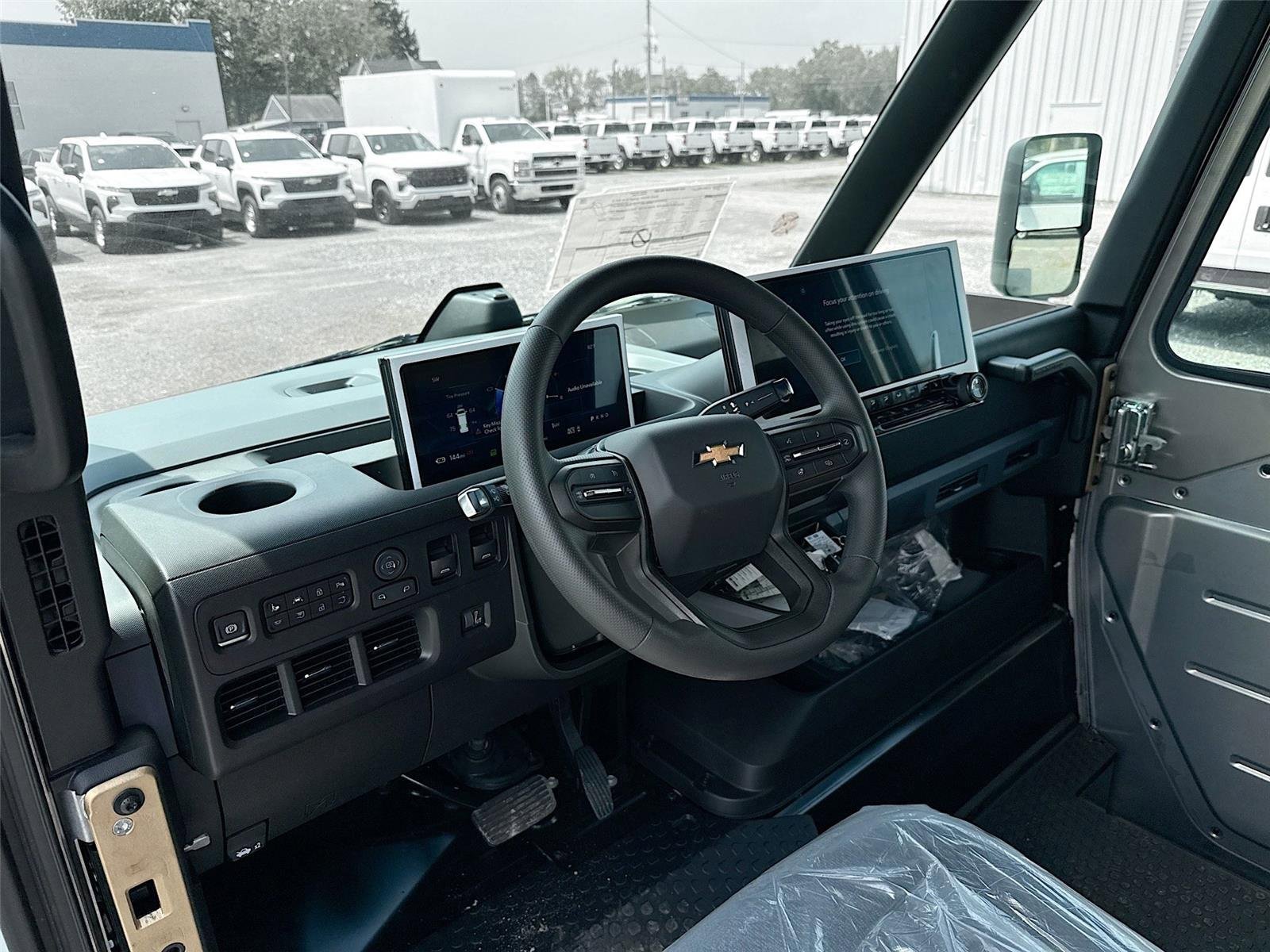 New 2025 Chevrolet Brightdrop 600 w/ Power Door Package AWD/4WD image 9