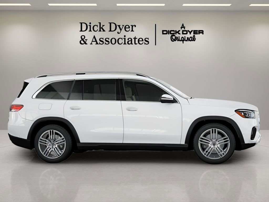 Used 2025 Mercedes-Benz GLS 450 4MATIC image 4