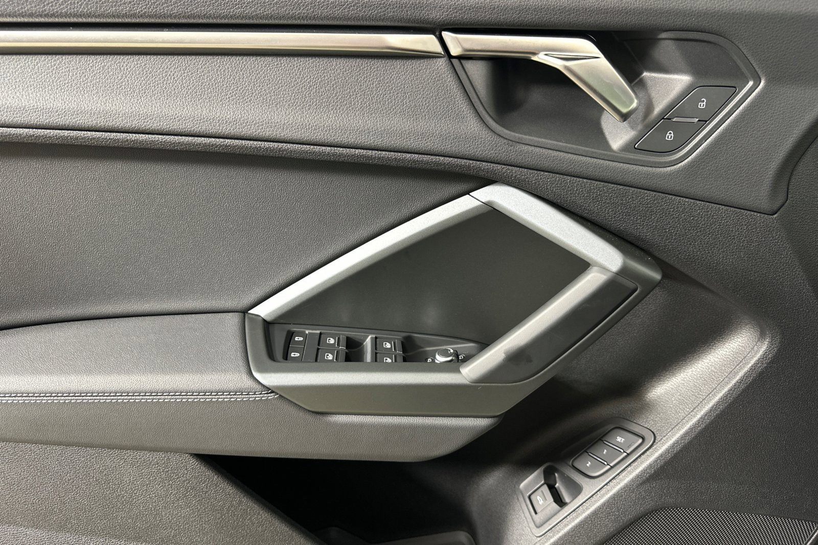 Used 2025 Audi Q3 2.0T Premium image 10