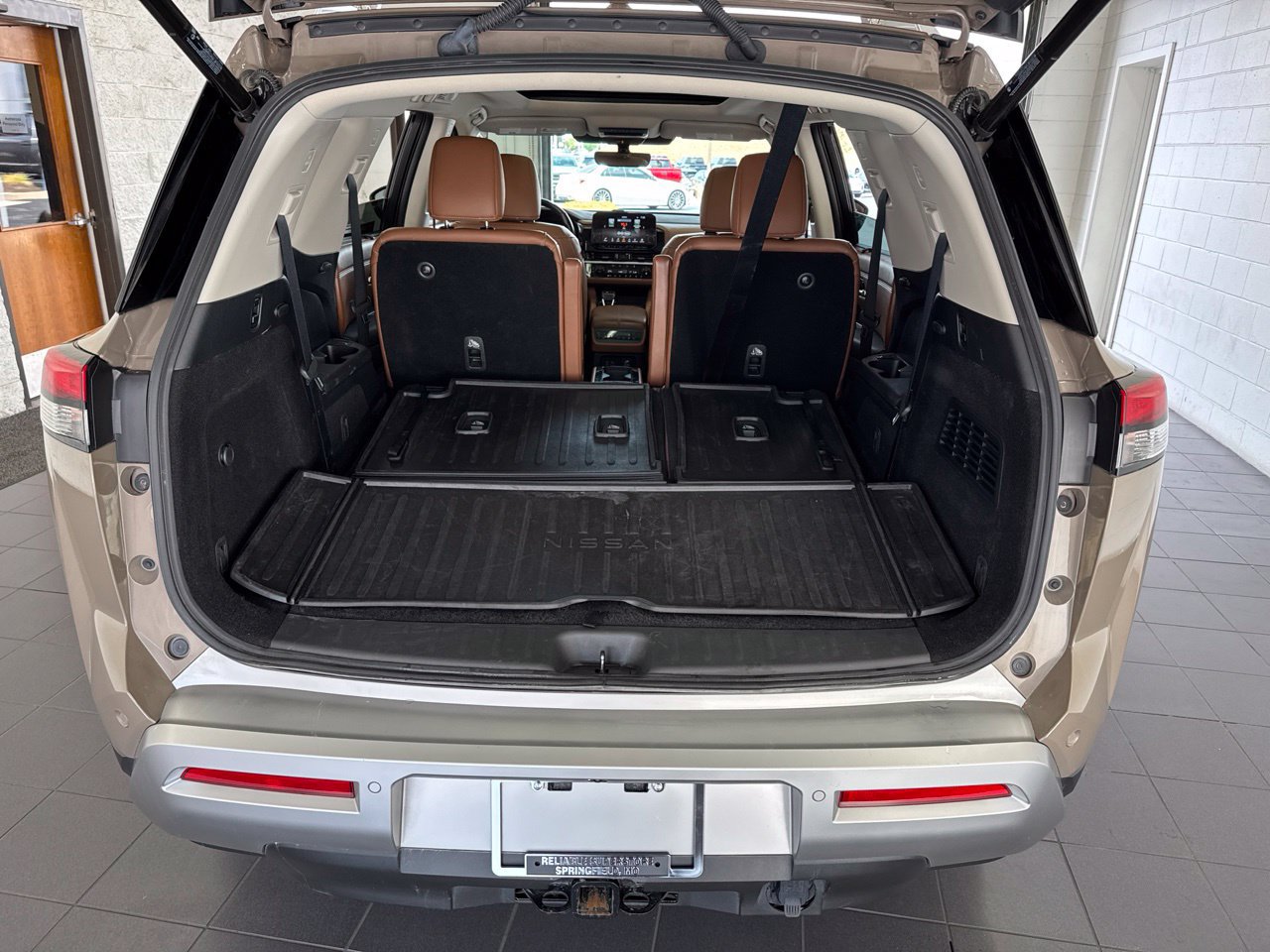 Used 2025 Nissan Pathfinder Platinum AWD/4WD image 10